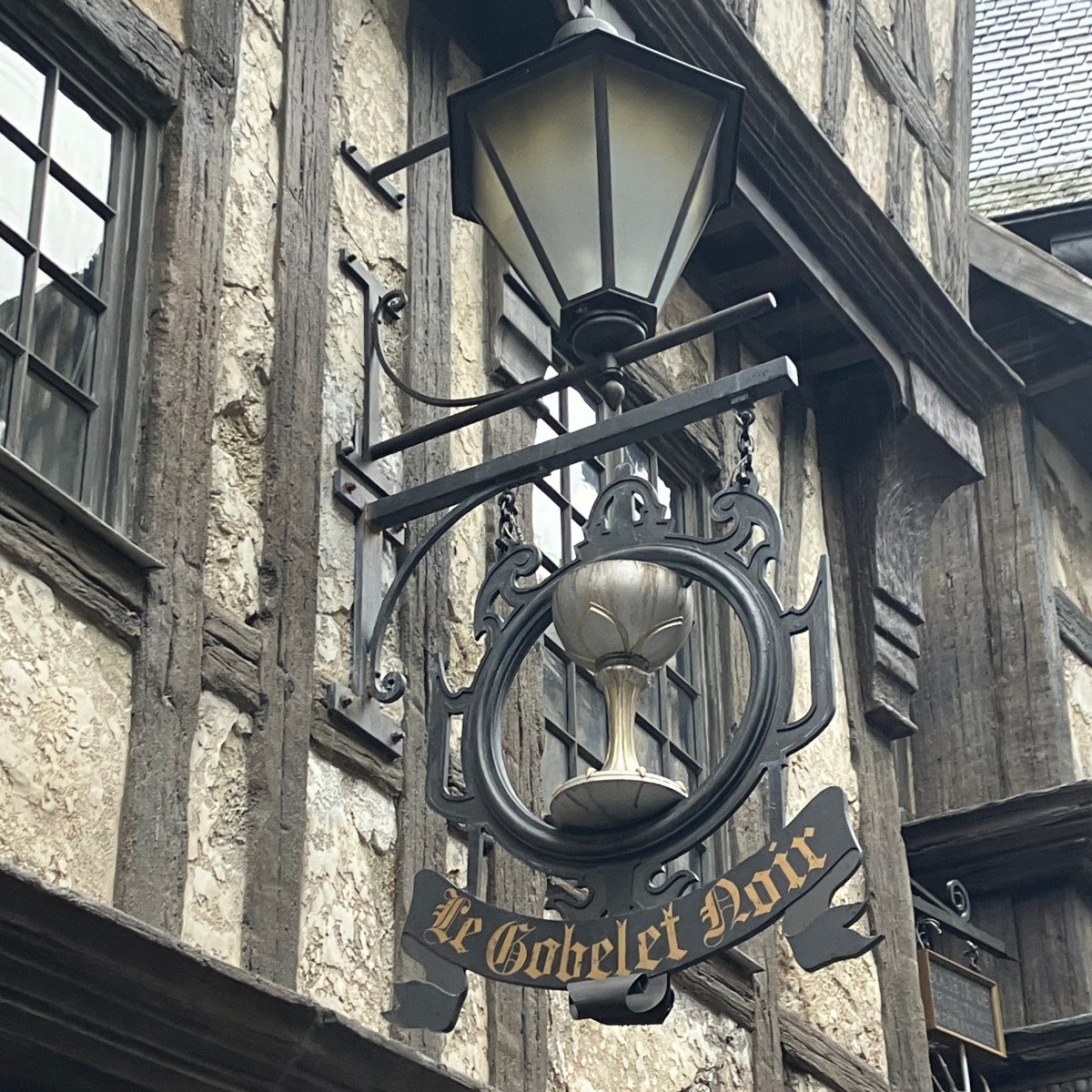 Review: Le Gobelet Noir at Universal Epic Universe Offers Delicious Food and Darker Side of Wizarding&nbsp;Paris
