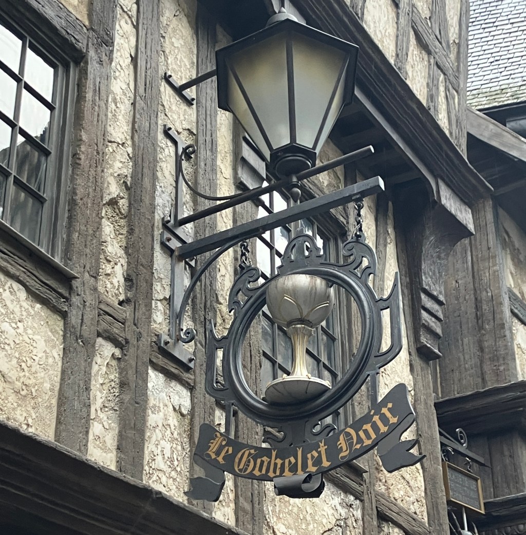 Review: Le Gobelet Noir at Universal Epic Universe Offers Delicious Food and Darker Side of Wizarding&nbsp;Paris